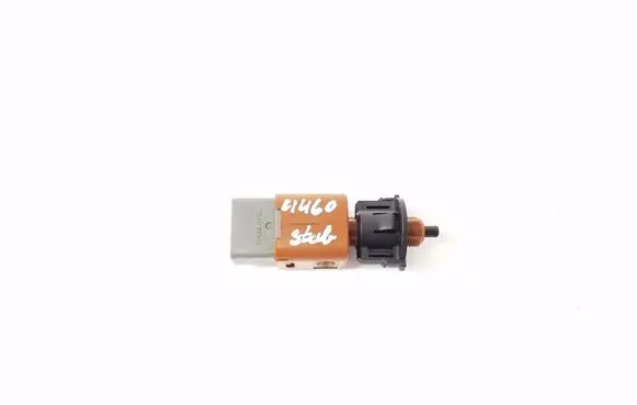 Infiniti Q70 Y51 Brake pedal sensor switch 25320JN00A