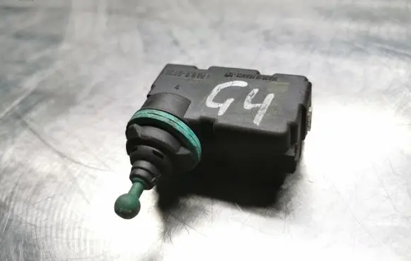 Volkswagen Golf IV Headlight level adjustment motor 