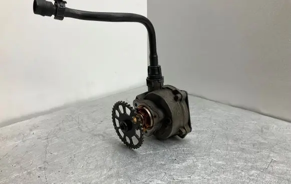 BMW 3 E92 E93 Vacuum pump 7558344