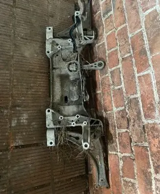Volkswagen Touran I Front subframe