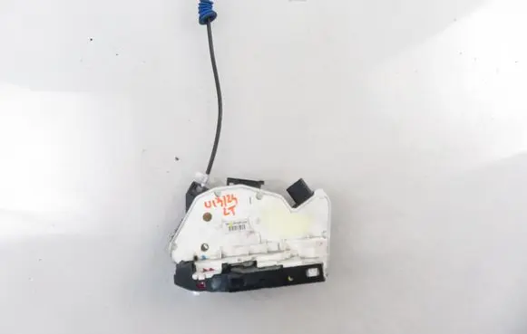 Volkswagen PASSAT CC Rear door lock 5N0839015A