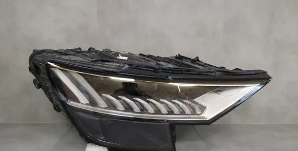 Audi Q8 Headlight/headlamp 4M8941036