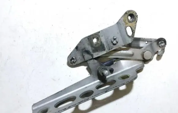 Ford Mondeo Mk III Tailgate/trunk/boot hinge