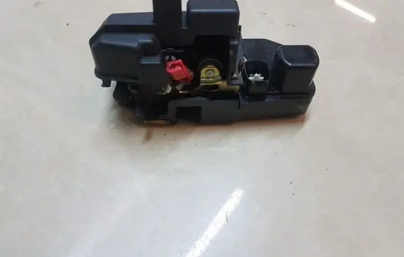 Jeep Grand Cherokee (WJ) Rear door lock