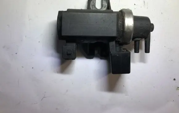 BMW 1 E81 E87 Turbo solenoid valve 72279600