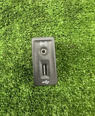 Volkswagen Golf VII USB socket connector 5G0035222C