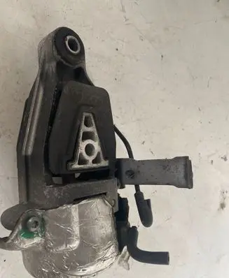 Citroen C5 Engine mount bracket