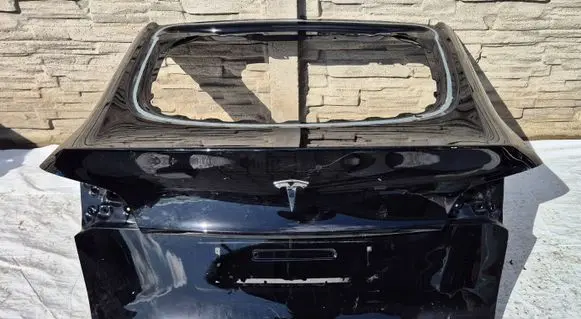 Tesla Model Y Tailgate/trunk/boot lid 
