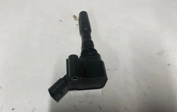 Volkswagen Jetta VII High voltage ignition coil 04E905110M