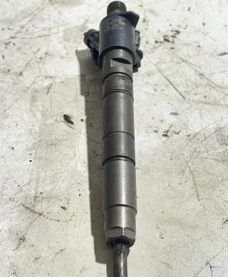 Volvo V70 Fuel injector 31272767