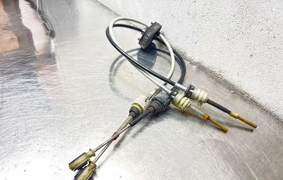 Opel Vectra C Gear shift cable linkage 55559460