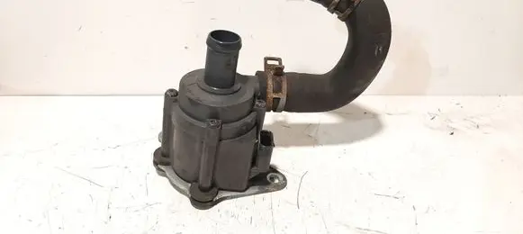 Volvo V40 Water pump 31338211