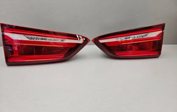 Tailgate rear/tail lights