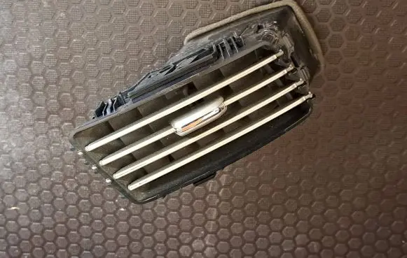 Lexus RX 330 - 350 - 400H Dash center air vent grill 5566048040