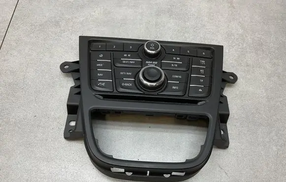 Head unit multimedia control