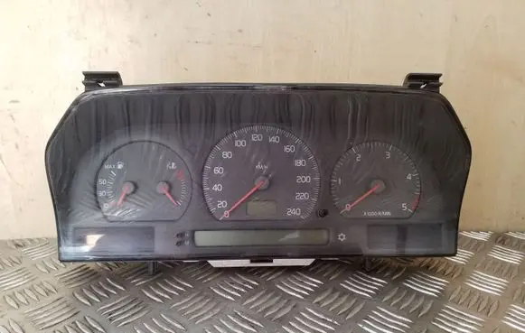 Volvo S70 V70 V70 XC Speedometer (instrument cluster) 69294240T 9472523 9168144