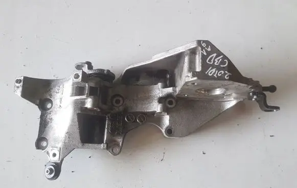 Volkswagen Golf VI Generator/alternator bracket 