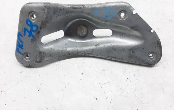 Skoda Octavia Mk2 (1Z) Fender mounting bracket 1Z0810679A