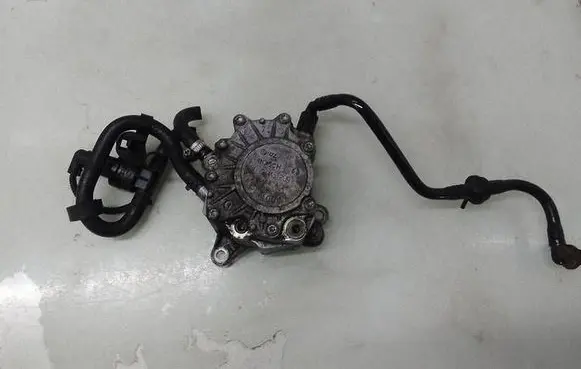 Volkswagen PASSAT B6 Vacuum pump 03G145209