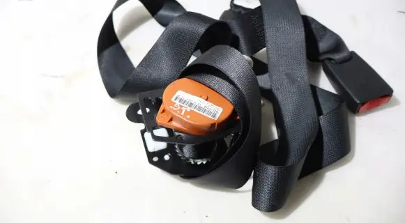 Nissan Note (E12) Rear seatbelt