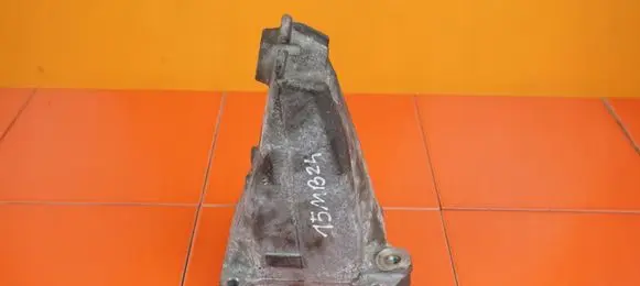 Mercedes-Benz C W204 Engine mounting bracket A2712231904 271952