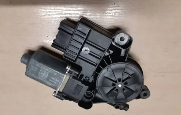 Volkswagen Polo VI Wiper motor 2Q2959881D