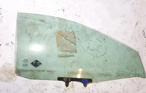 Nissan Almera Tino Front door window glass four-door