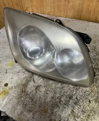 Toyota Avensis T250 Headlight/headlamp