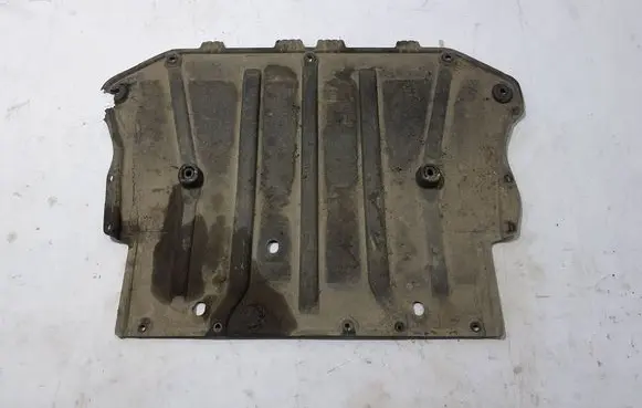 Volvo XC40 Engine splash shield/under tray 32241087