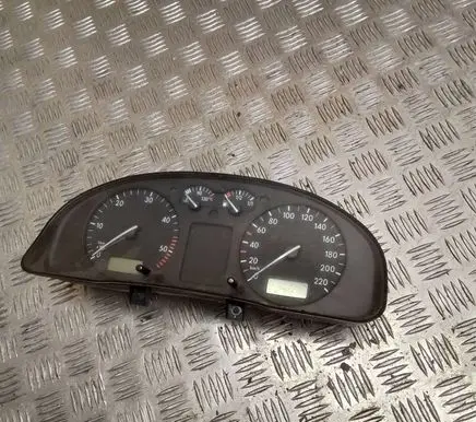 Volkswagen PASSAT B5 Speedometer (instrument cluster)