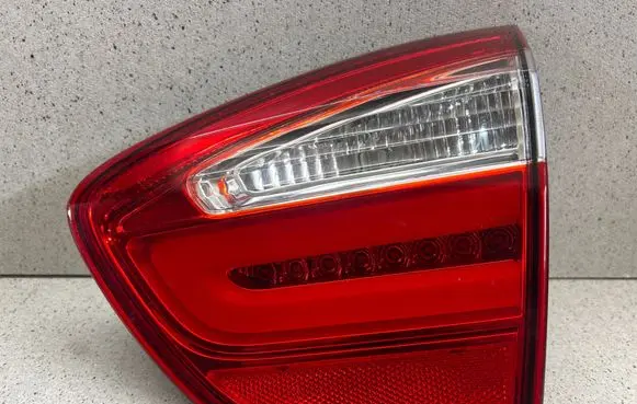 KIA Rio Tailgate rear/tail lights 924041W2