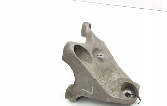 Cadillac CTS Engine mounting bracket 20841859
