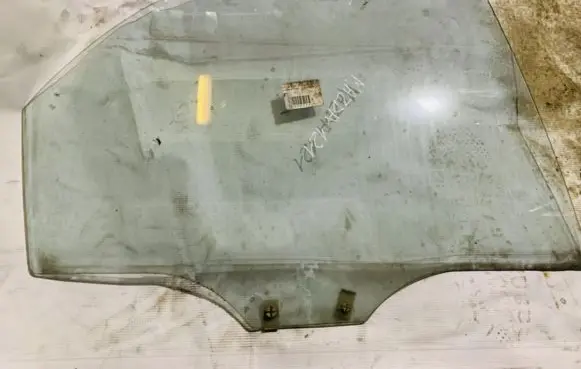 Rear door window glass