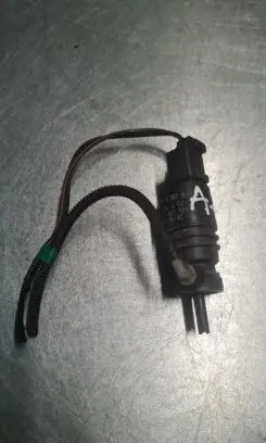 BMW X3 E83 Windscreen/windshield washer pump 8362154