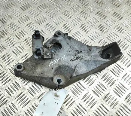BMW 1 E81 E87 Engine mounting bracket 6775041