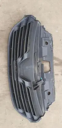 Renault Trafic III (X82) Front bumper upper radiator grill 623108673R