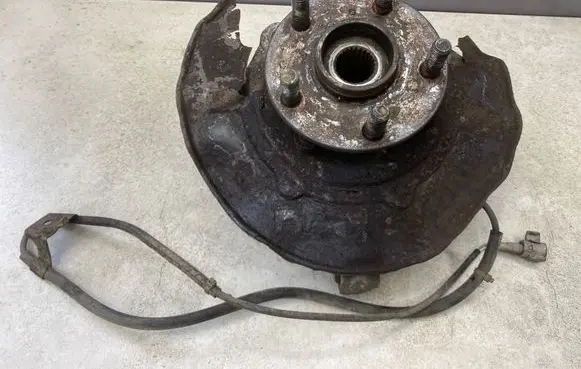 Toyota Prius (XW20) Front wheel hub spindle knuckle