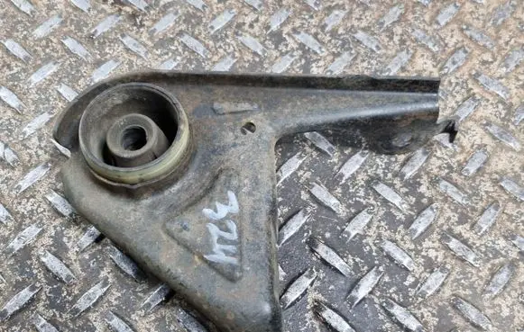 Ford Mustang VI Muffler mount bracket/holder JR335G298CA