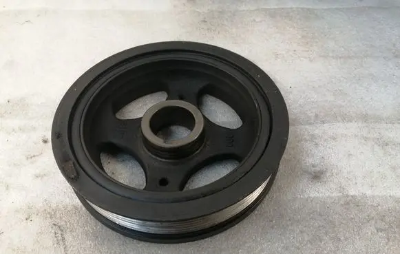 Toyota Auris 150 Crankshaft pulley 134080R011