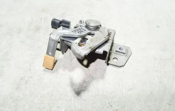 Volvo C30 Engine bonnet/hood lock/catch 30716530 30716529