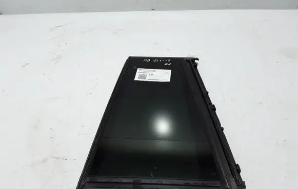 Mercedes-Benz GLS X166 Rear vent window glass A1667300955