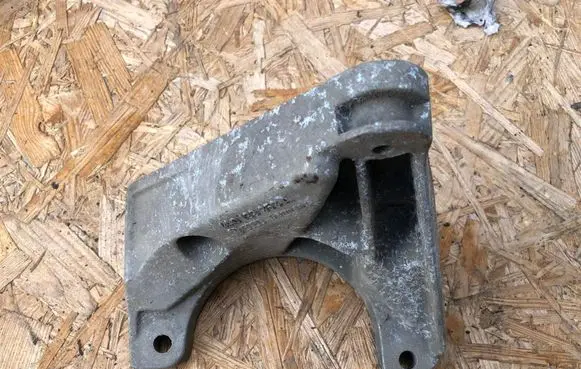 Audi A6 S6 C4 4A Engine mounting bracket 4A0199353A
