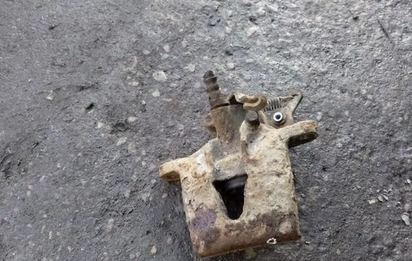 Ford Mondeo Mk III Rear brake caliper