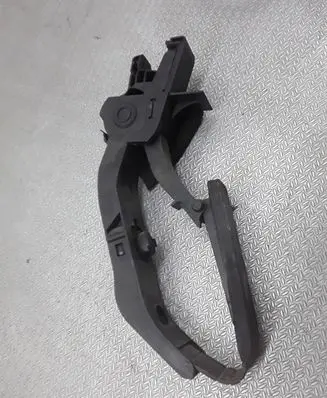 Mercedes-Benz E W211 Accelerator throttle pedal A2033000104