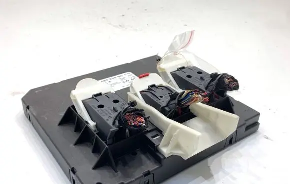 Volkswagen PASSAT B8 Central body control module 5Q0937086BD