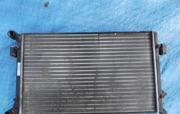 Volkswagen PASSAT B6 Coolant radiator 1K0121253P