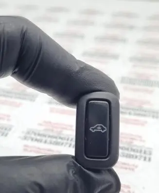 Volkswagen Touran I Alarm switch 6Q0962109A