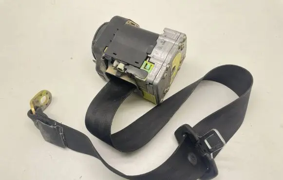 Audi A6 S6 C5 4B Rear seatbelt 4B9857805 000651