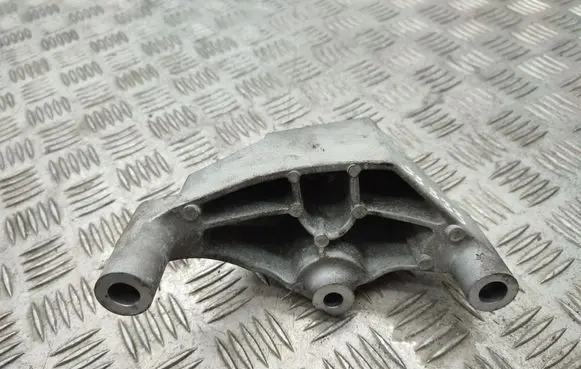 Nissan X-Trail T32 Gearbox mounting bracket
