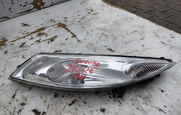 Nissan Juke I F15 Headlight/headlamp 